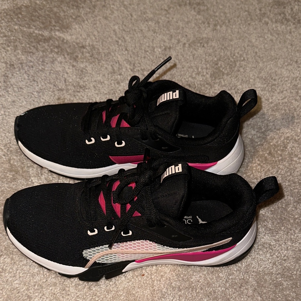 Puma Women's Black and Pink Athletic Sneakers